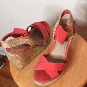 Steve Madden | Coral and Tan Wedges